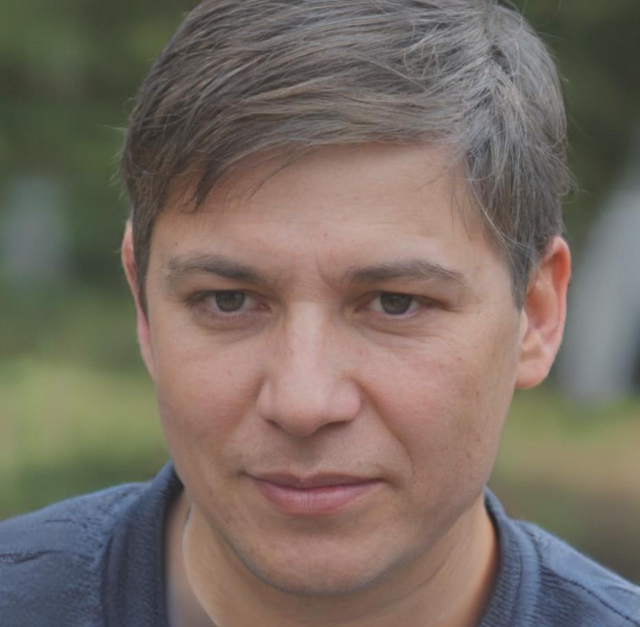 Director financiero Carlos Mendoza